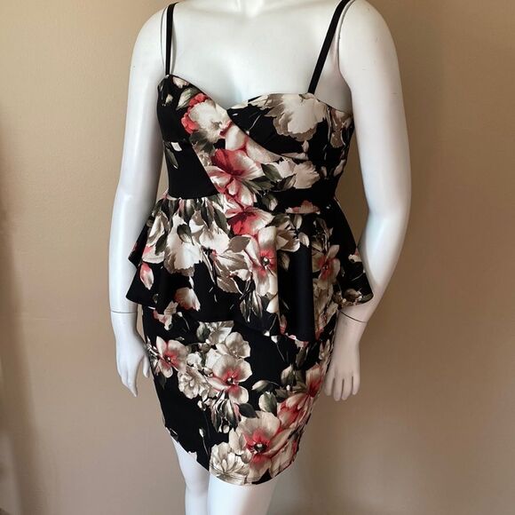NWT Charlotte Russe Floral Peplum Dress - Picture 1 of 12